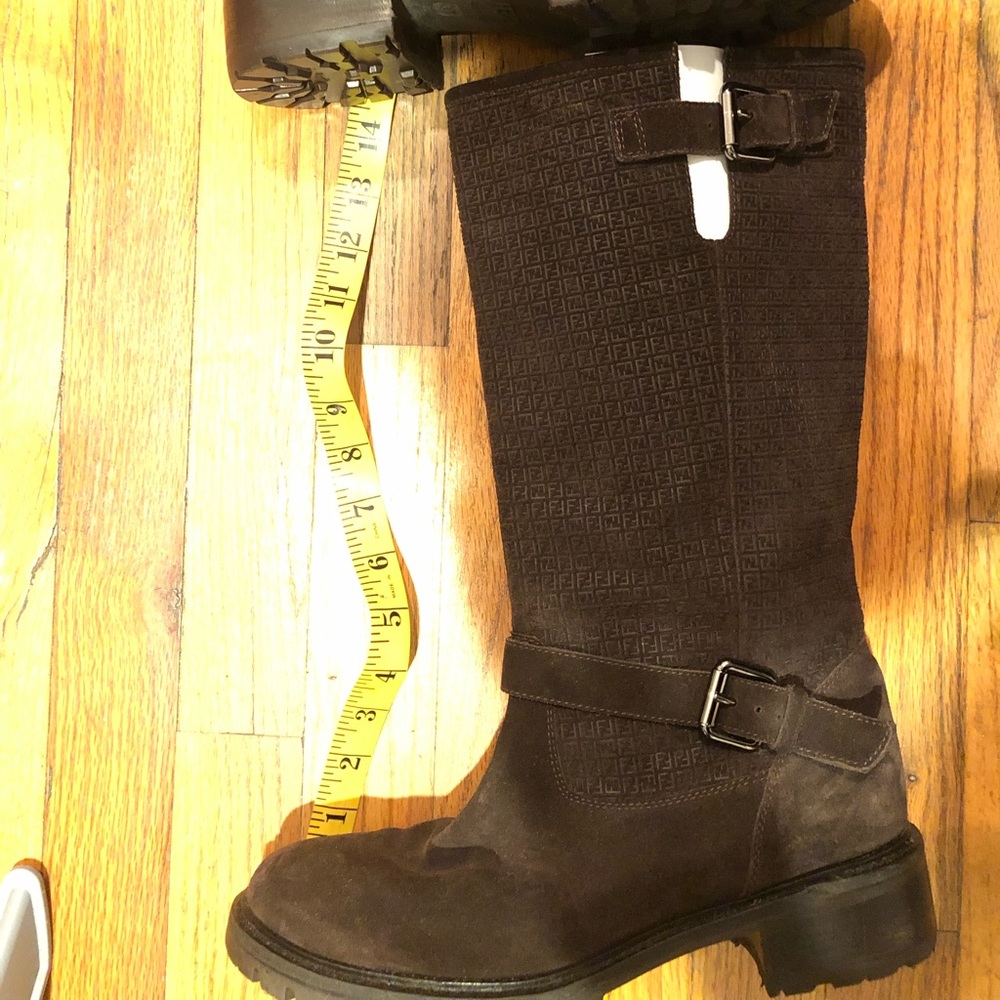 Women’s FENDI Boots. Hi guys DARK BROWN FENDI BOOTS. Size 9 Very Good Condition